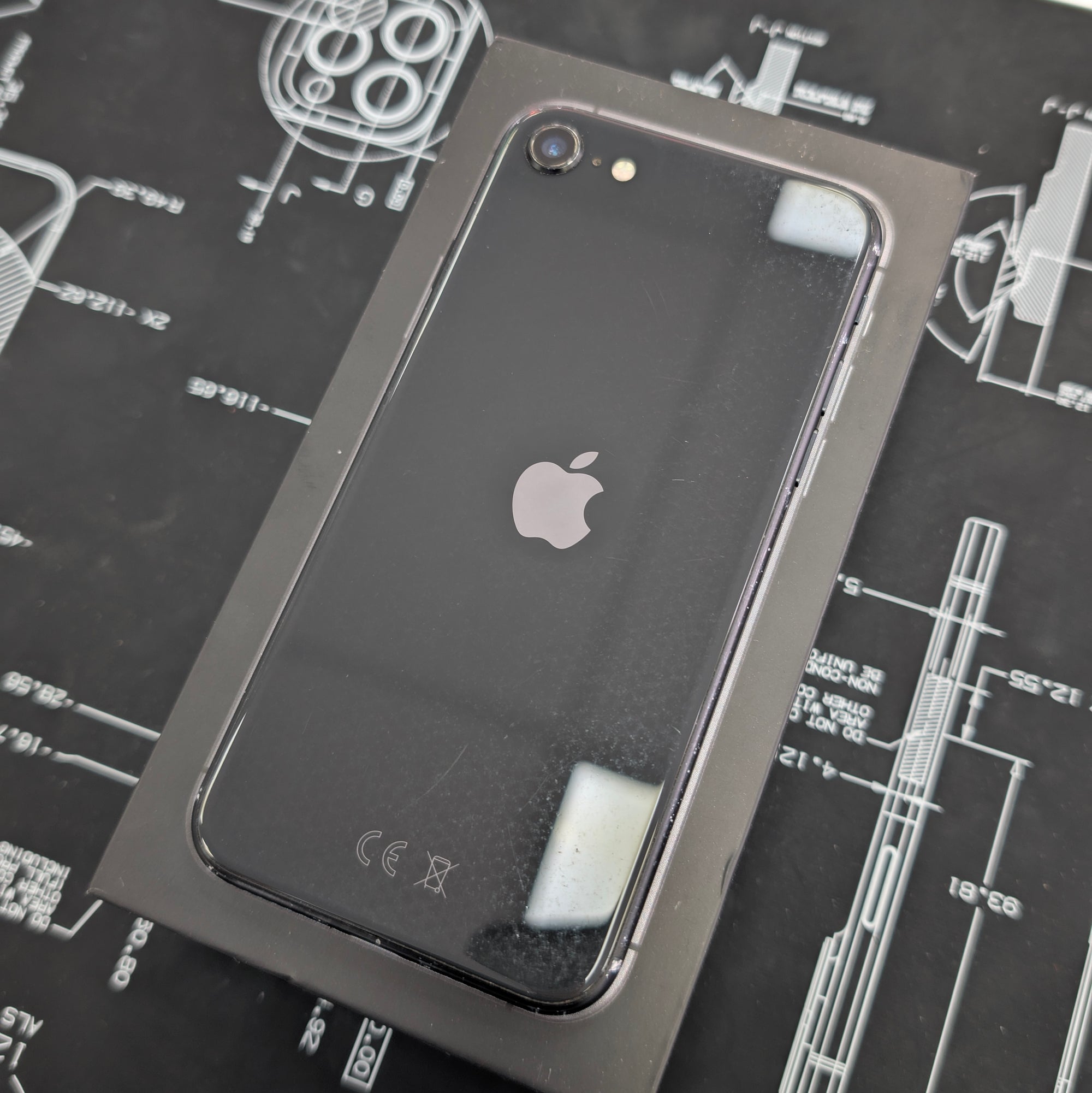 Apple iPhone SE 2020 64GB Black Unlocked GRADE C