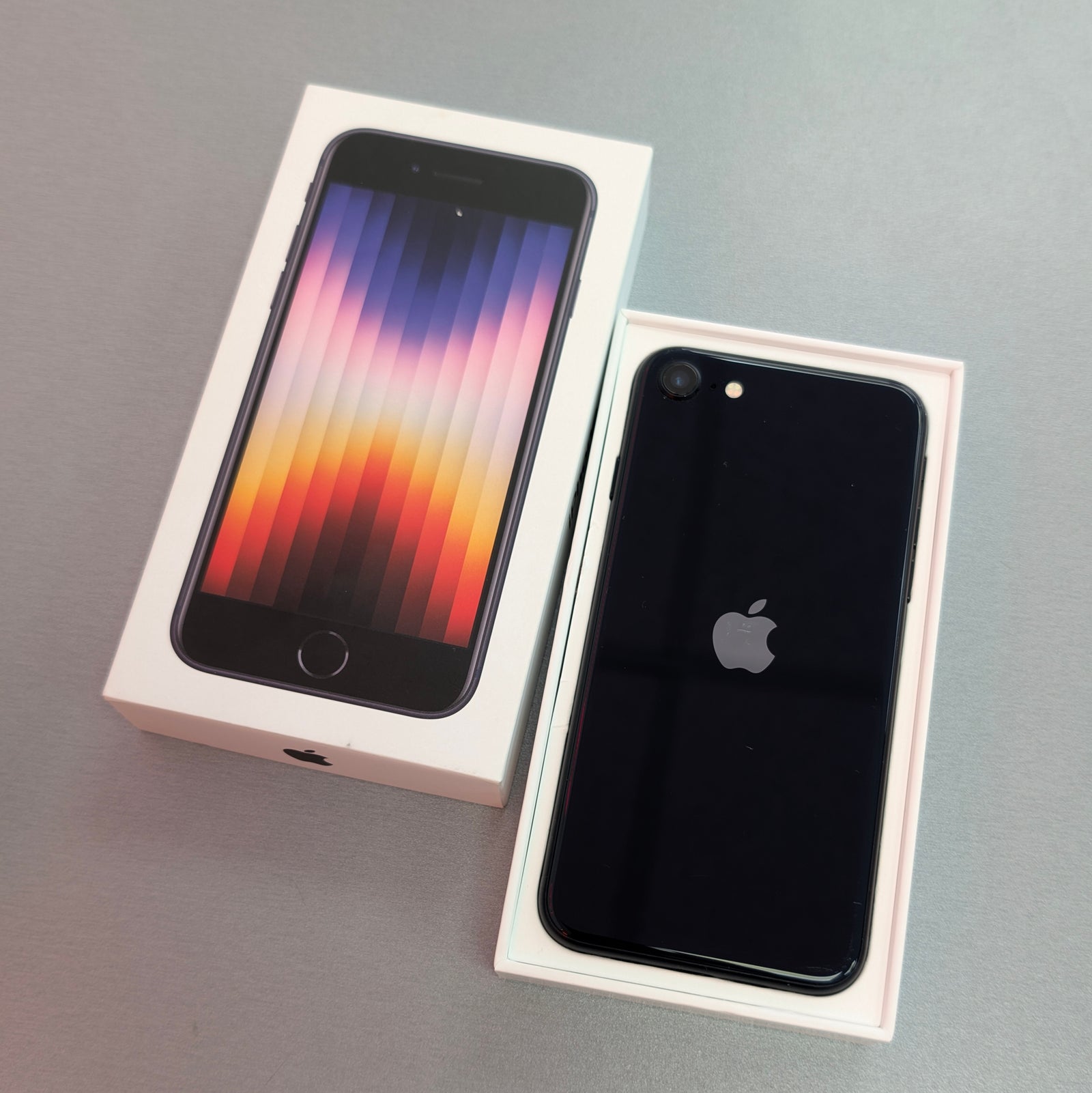 Apple iPhone SE 3rd Generation (2022) 64GB Black 98% Battery Health