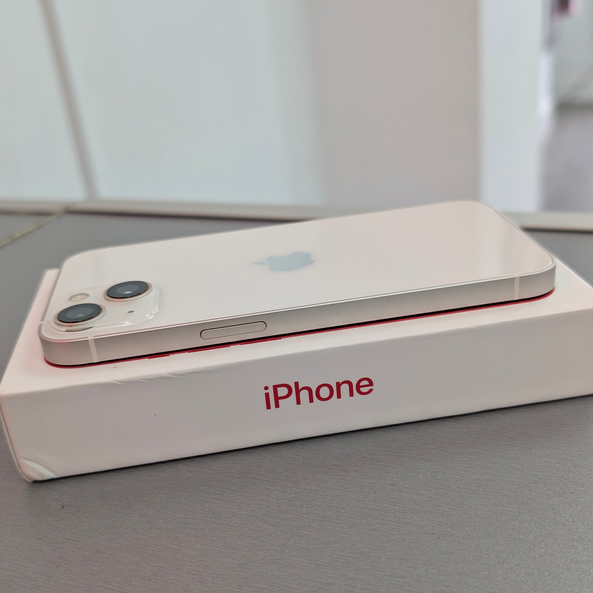 Apple iPhone 13 128GB White 100% Battery Health