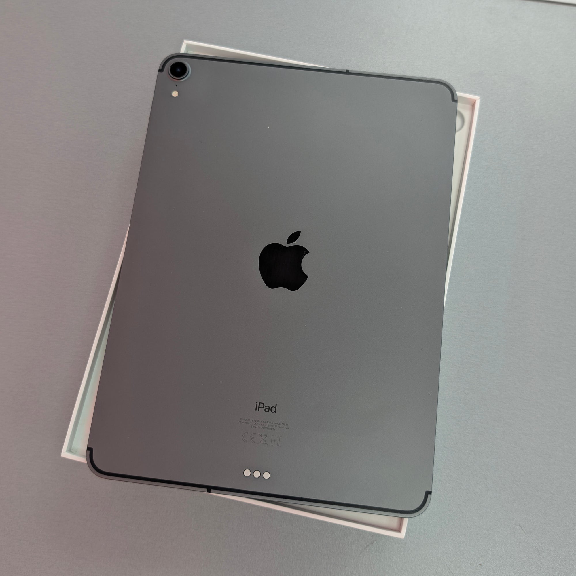 Apple iPad Pro 11 inch (1st Generation) 64GB Space Grey Wi-Fi & Cellular
