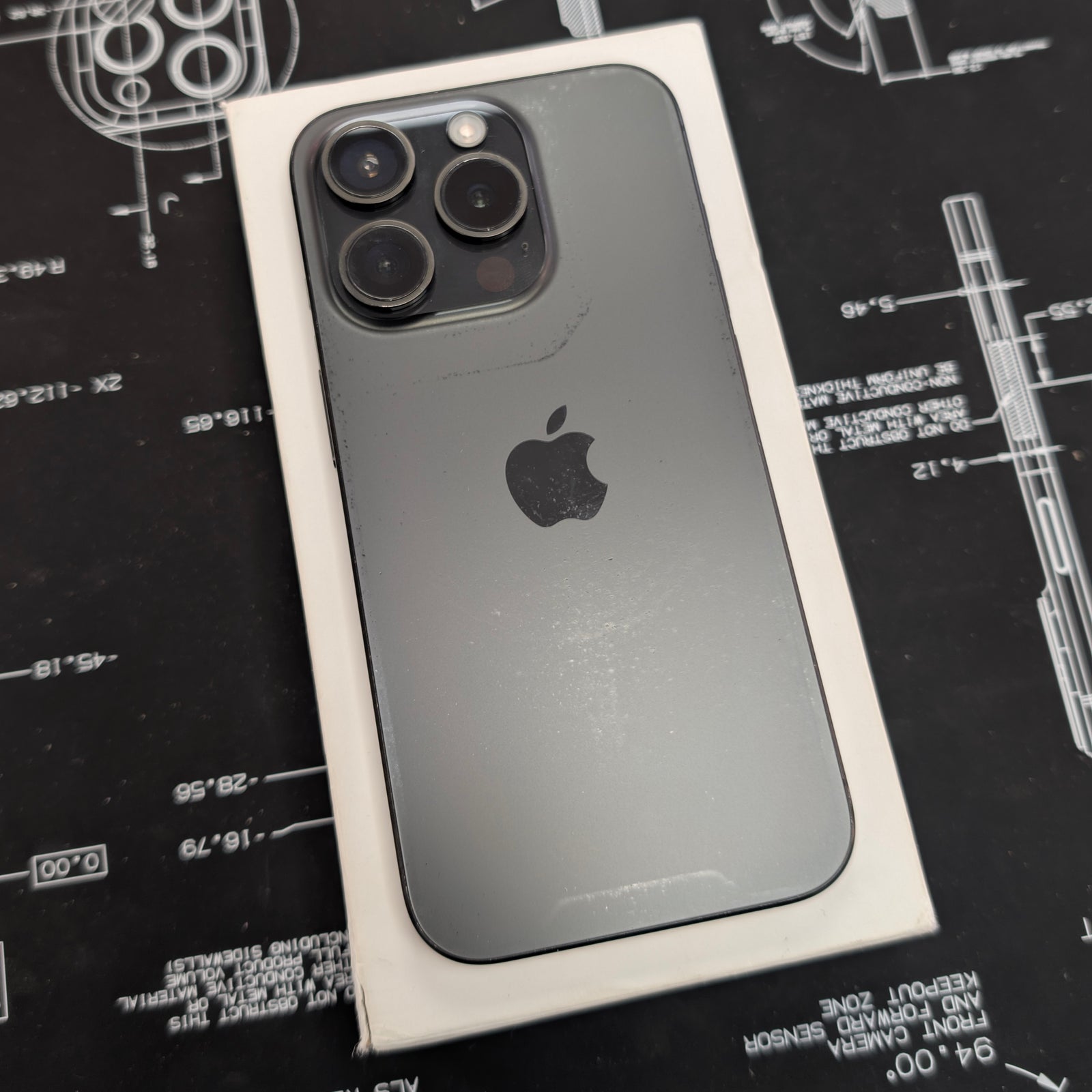 Apple iPhone 15 Pro 128GB Black Titanium - 100% Battery Health