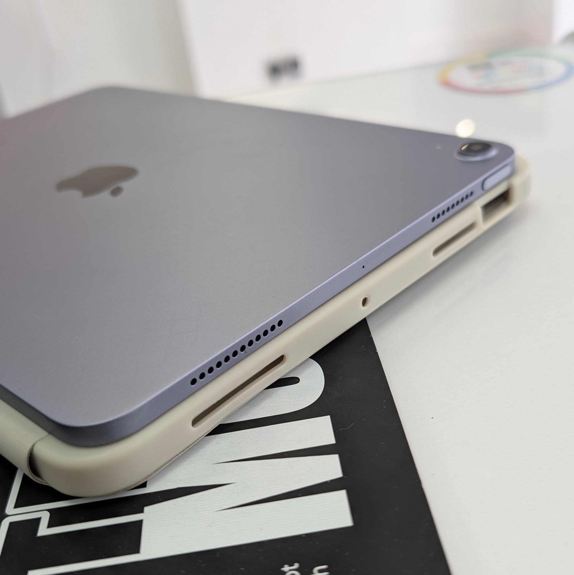 Apple iPad Air (5th Generation) 64GB Purple Wi-Fi Only