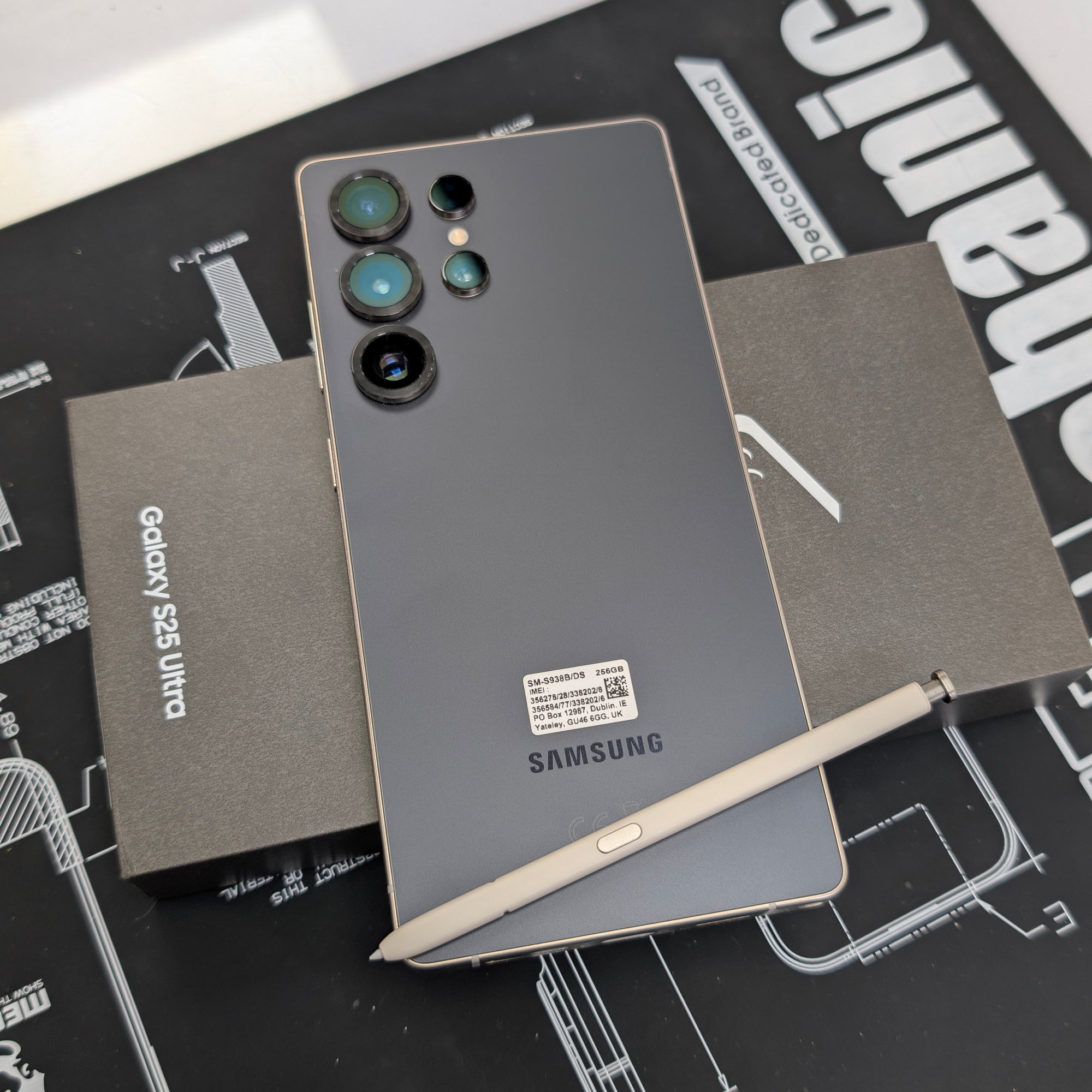 Samsung Galaxy S25 Ultra 256GB Titanium Black - Ex Display