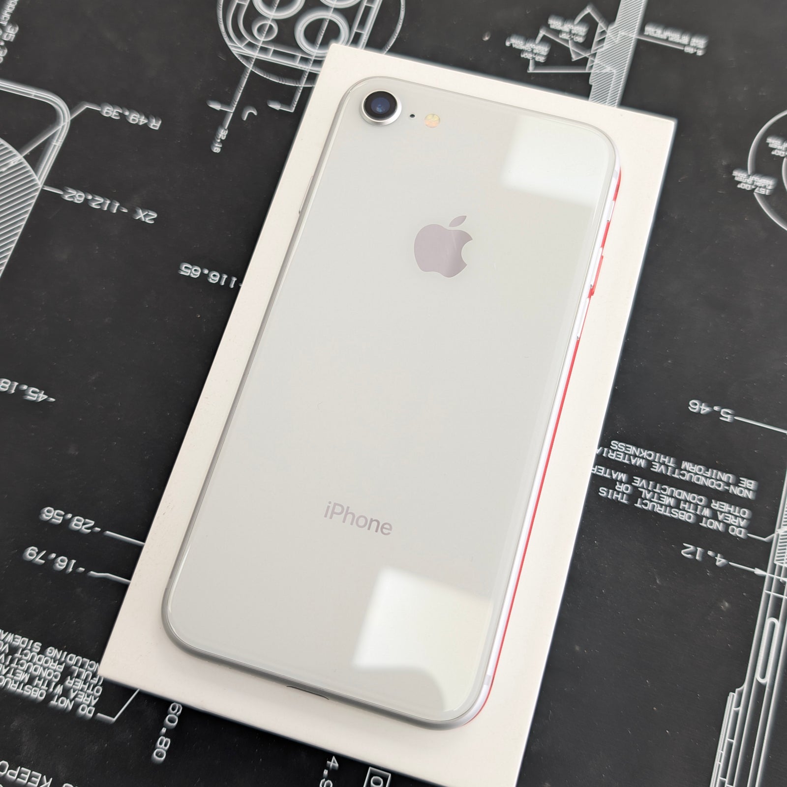 Apple iPhone 8 White 64GB - 96% Battery Health