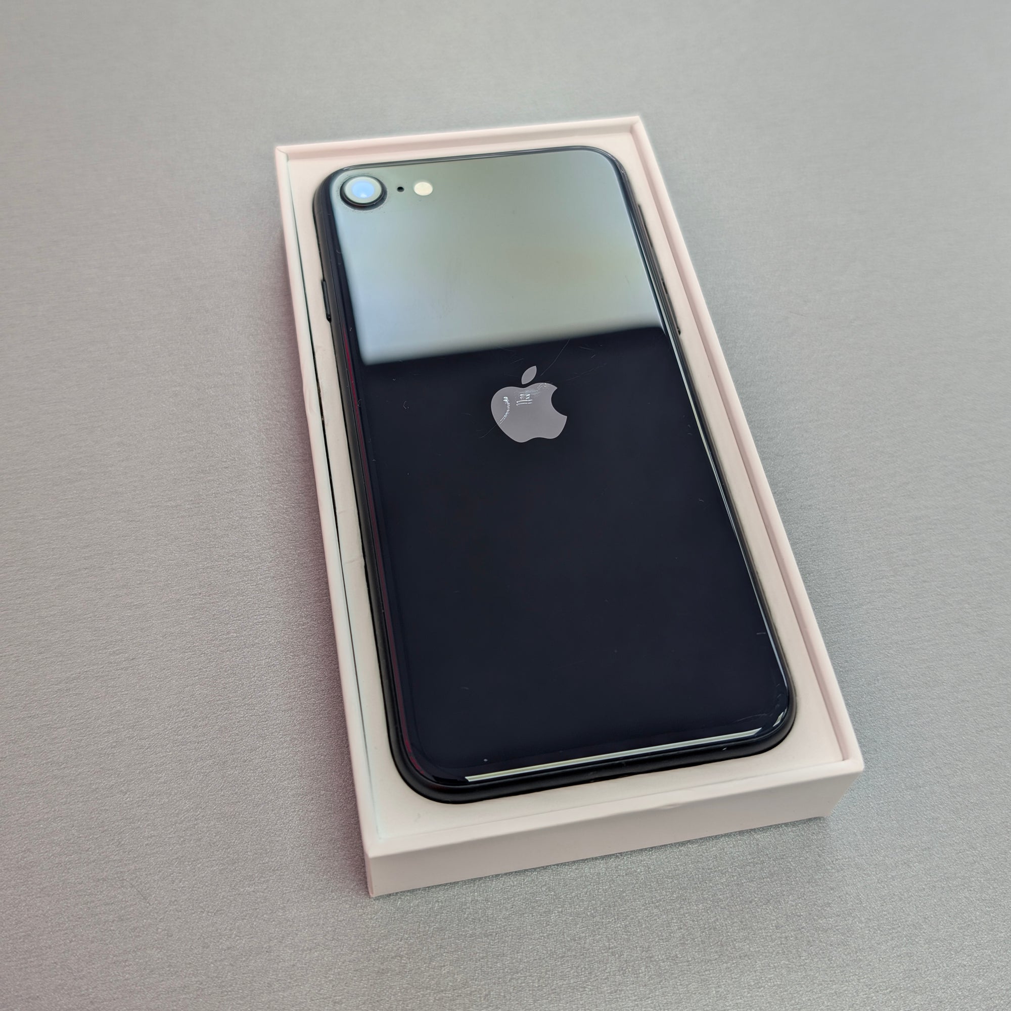 Apple iPhone SE 3rd Generation (2022) 64GB Black 98% Battery Health