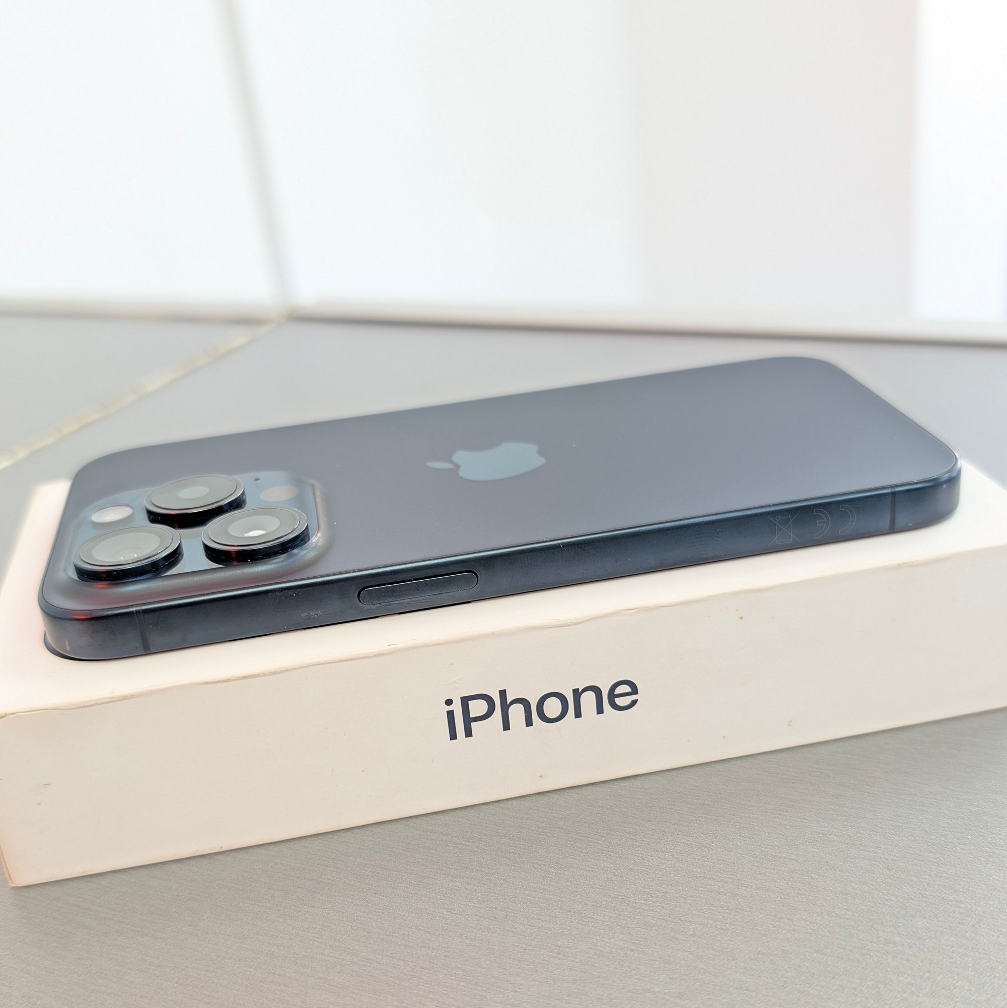 Apple iPhone 15 Pro 256GB - Blue Titanium - 100% Battery