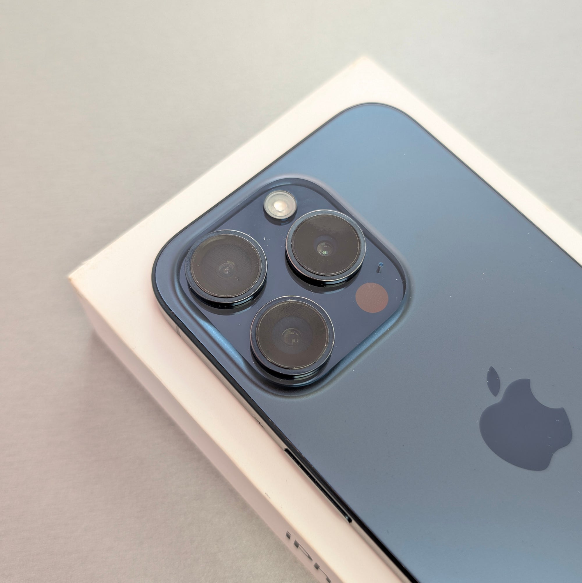 Apple iPhone 15 Pro 256GB - Blue Titanium - 100% Battery