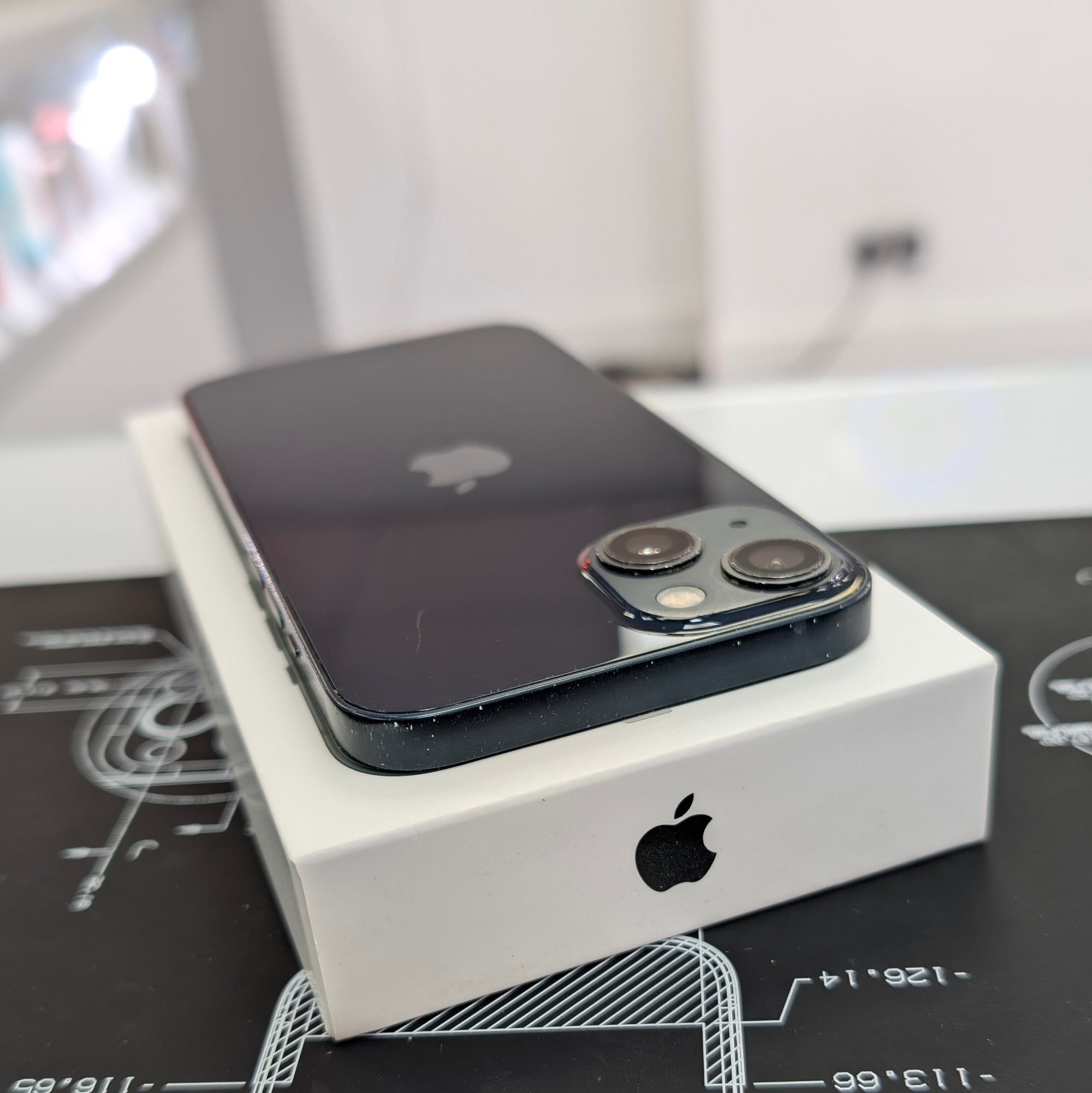 Apple iPhone 13 128GB Midnight 100% Battery