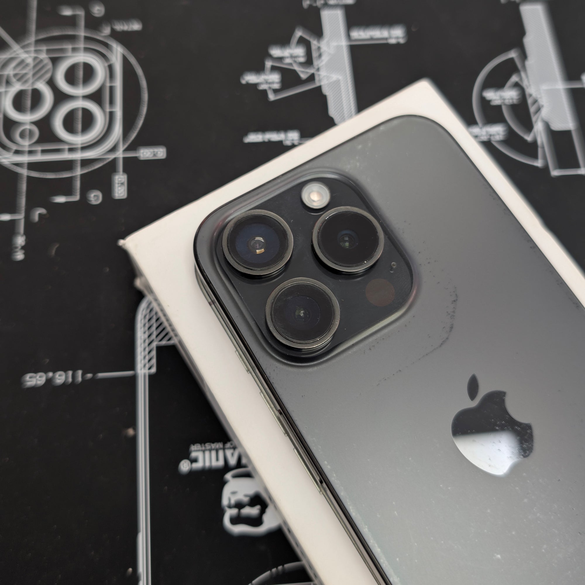 Apple iPhone 15 Pro 128GB Black Titanium - 100% Battery Health