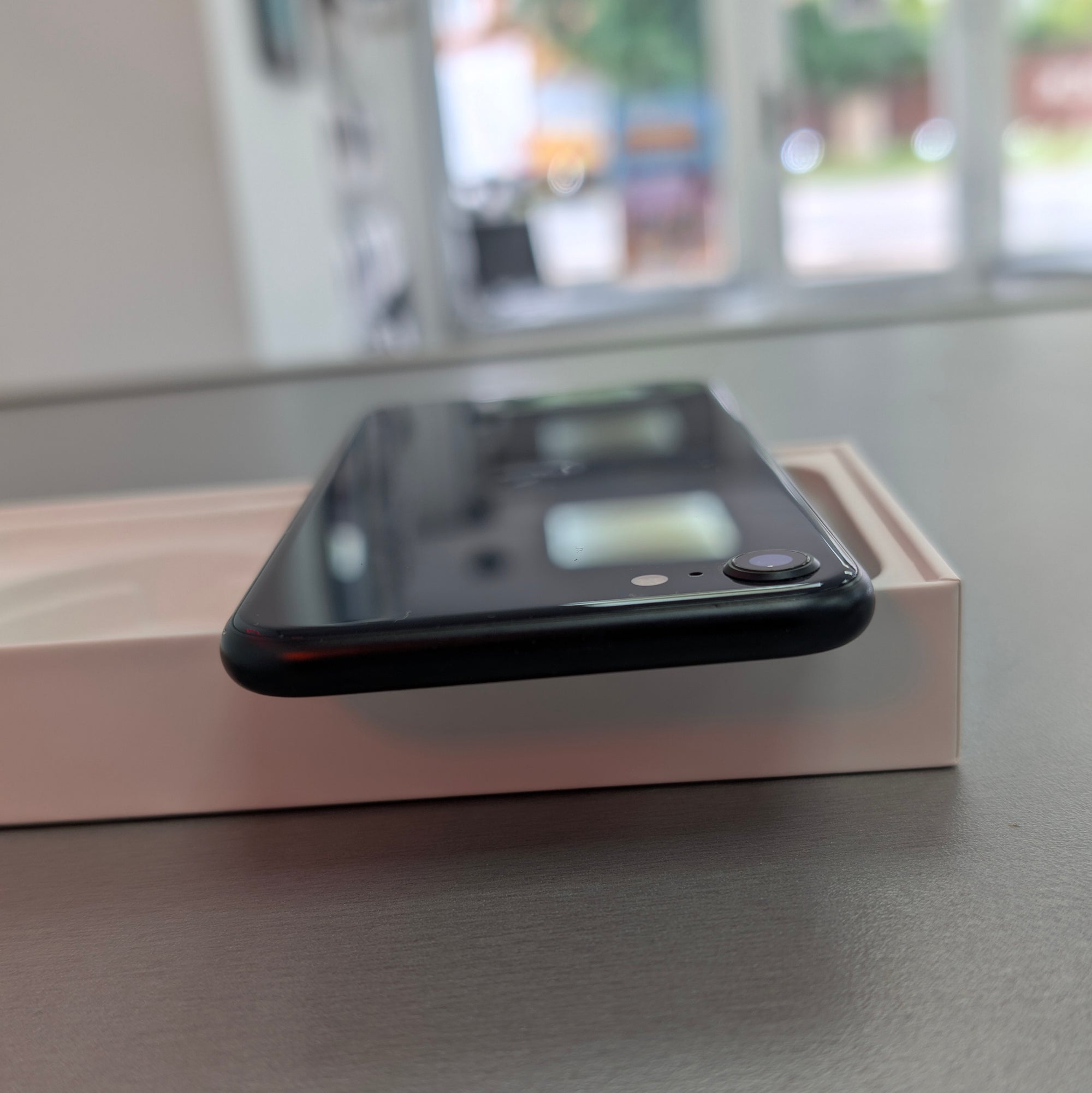 Apple iPhone SE 3rd Generation (2022) 64GB Black 98% Battery Health