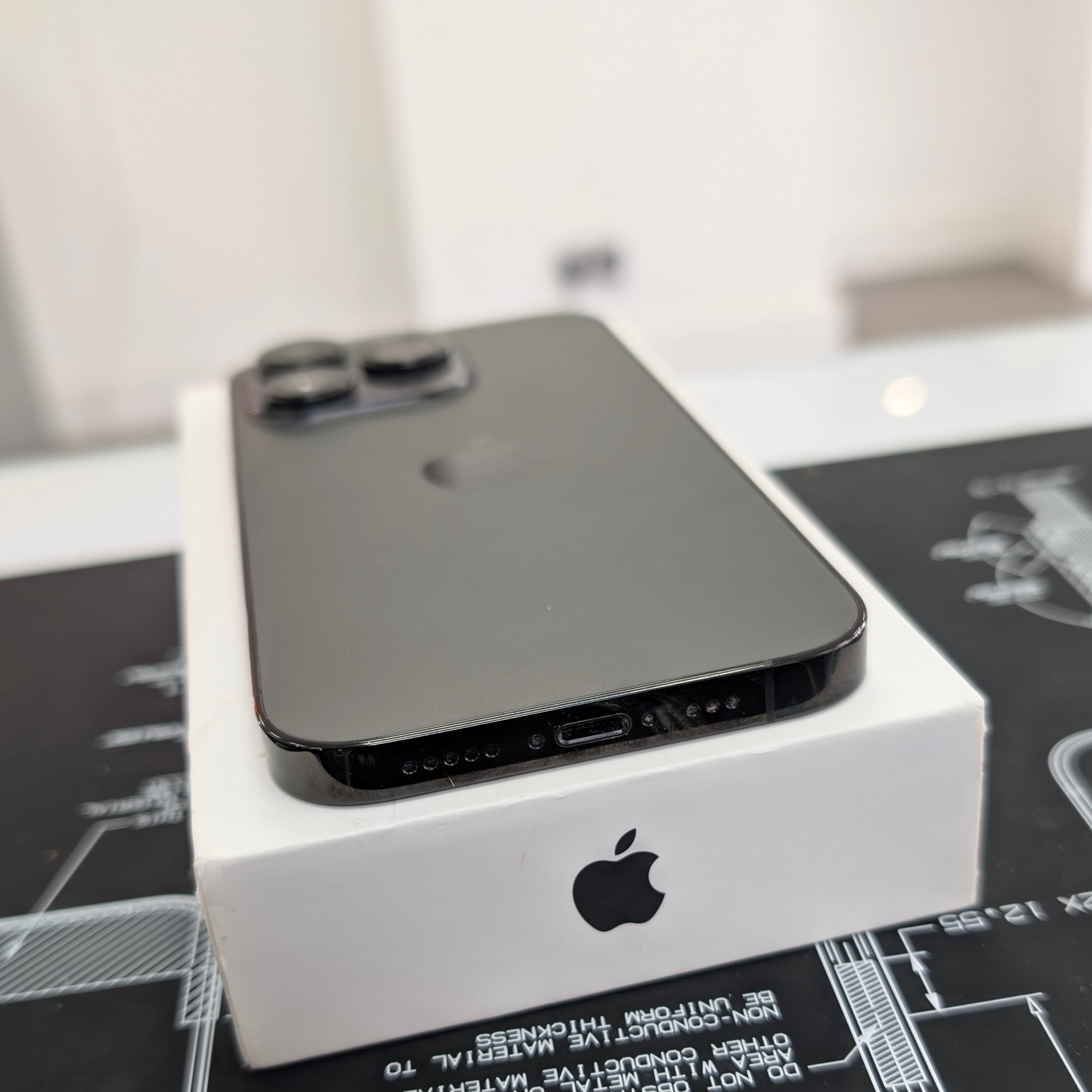 Apple iPhone 14 Pro - Black 128GB &amp; 100% Battery Health