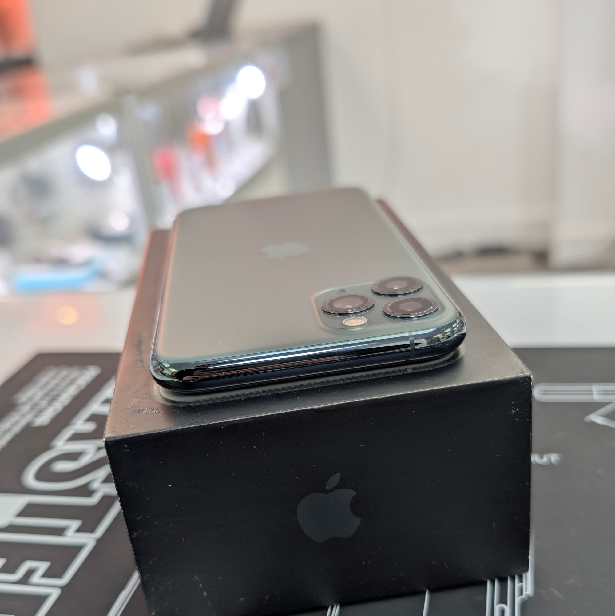 Apple iPhone 11 Pro Midnight Green 64GB -100% Battery Health