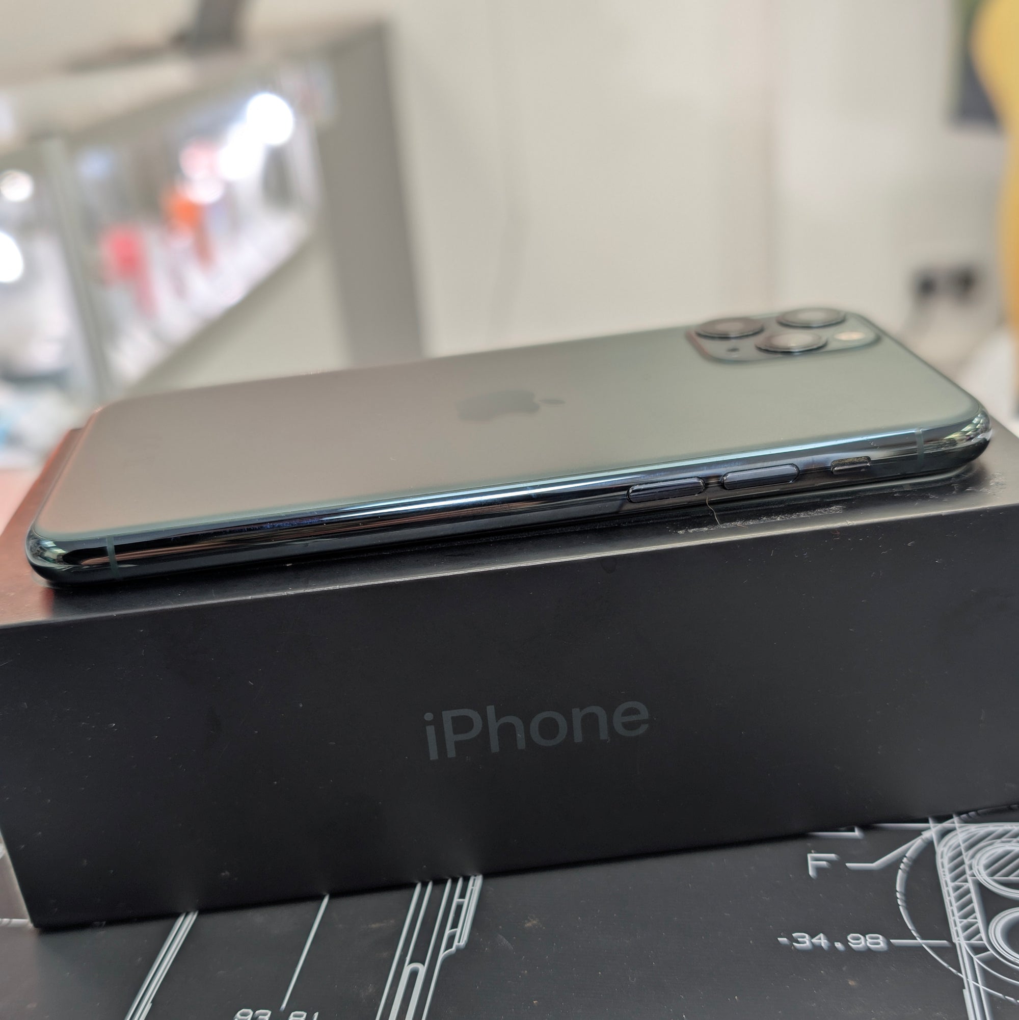 Apple iPhone 11 Pro Midnight Green 64GB -100% Battery Health