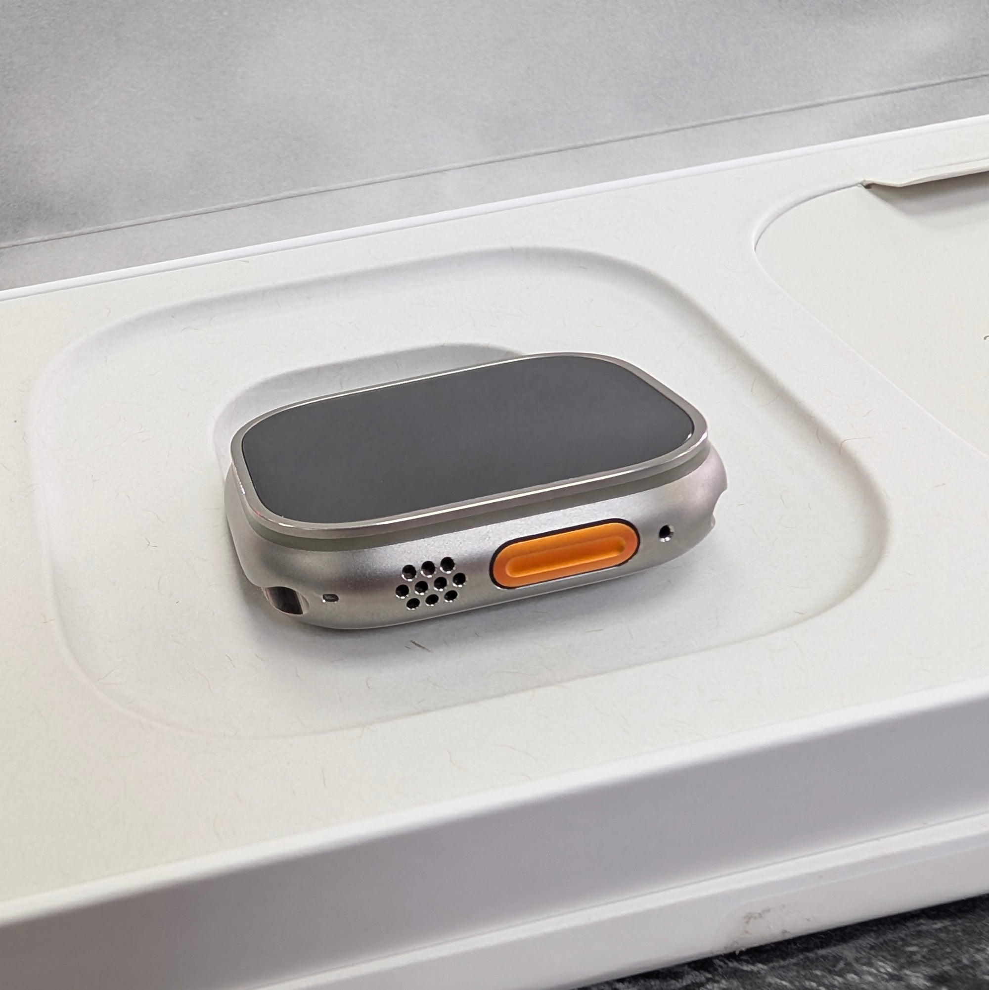 Apple Watch Ultra 2, 49mm GPS and Cellular - Titanium Case &amp; Blue Ocean Band