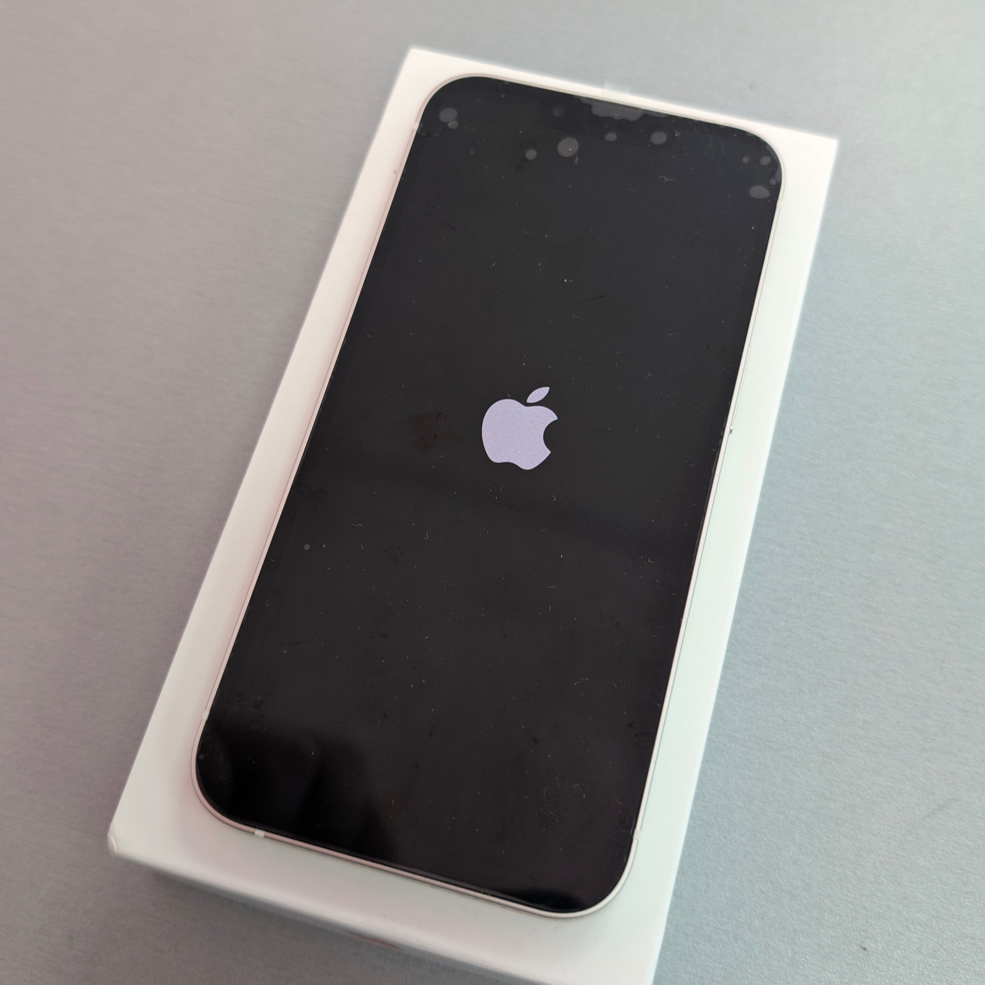 Apple iPhone 13 128GB White 100% Battery Health